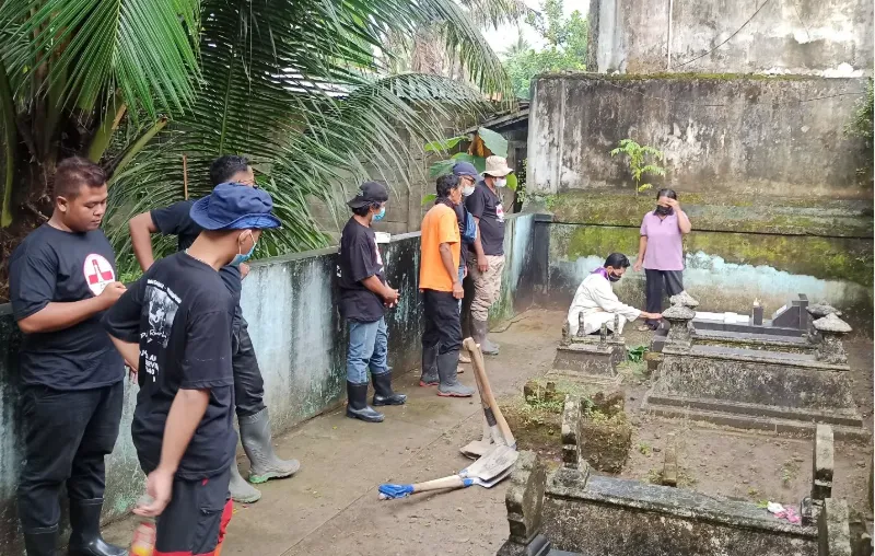 Bongkar Makam